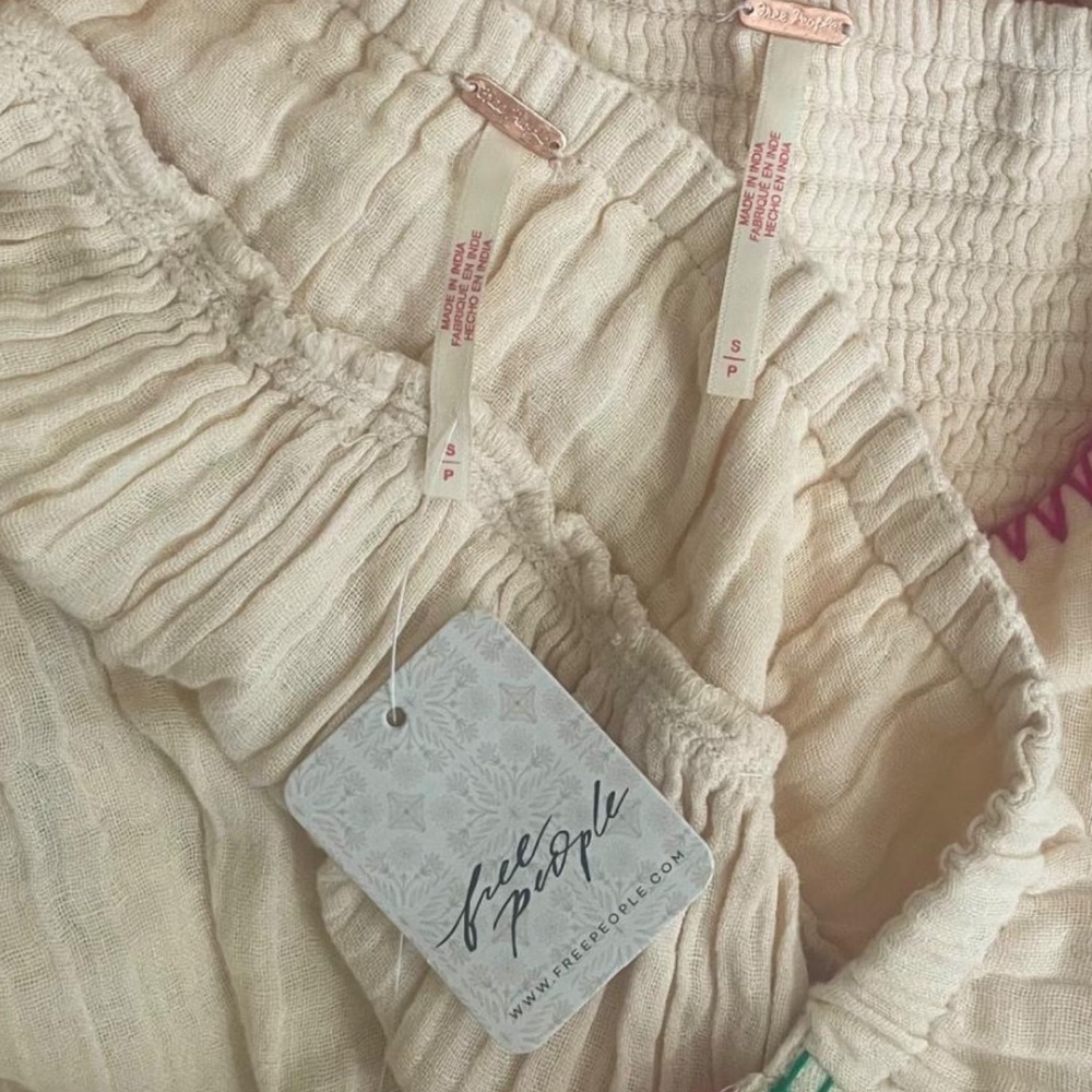 Free People Elegant Cream Maxi skirt set with Colorful Accents - Picture 9 of 9